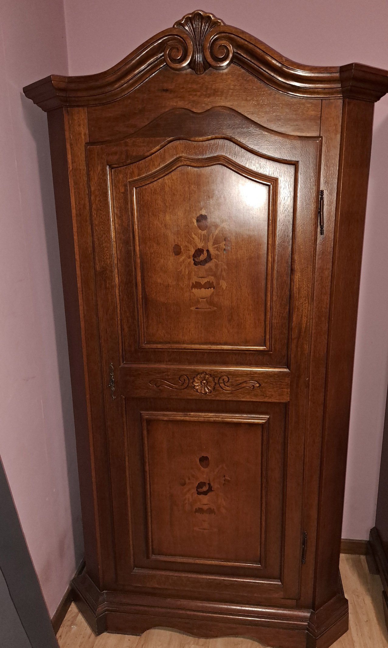 Prachtige antieke hoge kast – tijdloos en stijlvol! 🪑